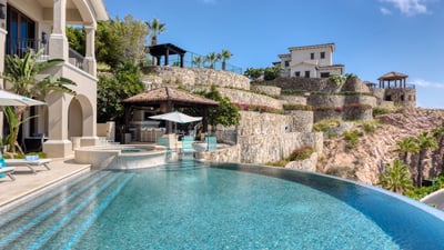 Luxury Villa Photo #4
