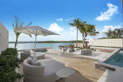 Luxury Villa Photo #9