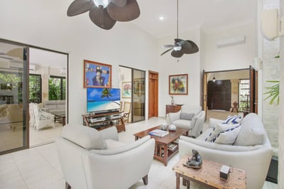 Luxury Villa Photo #18