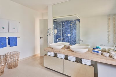 Luxury Villa Photo #40