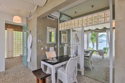 Luxury Villa Photo #27