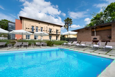 Luxury Villa Photo #3