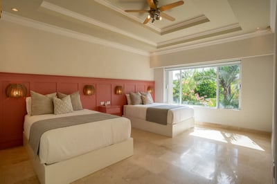 Luxury Villa Photo #40
