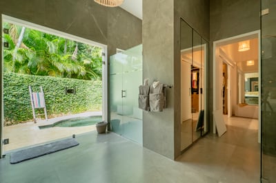 Luxury Villa Photo #22