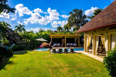 Luxury Villa Photo #6