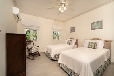 Luxury Villa Photo #18