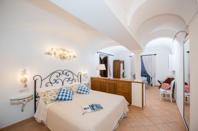 Luxury Villa Photo #9