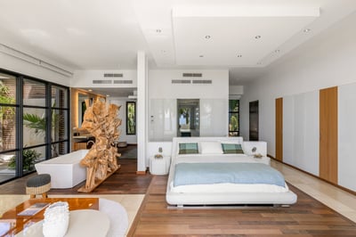 Luxury Villa Photo #22