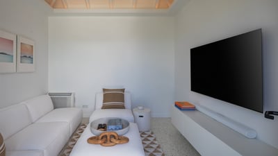 Media Room: Air conditioning, HD-TV, Dish Network, Apple TV.
