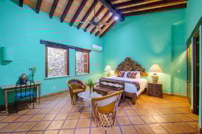 Luxury Villa Photo #36