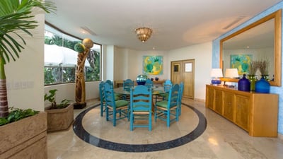 Luxury Villa Photo #32