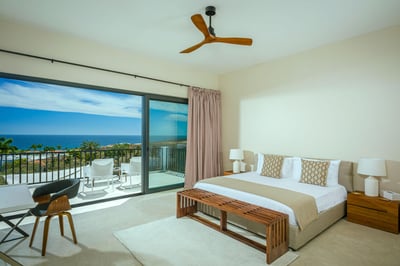 Luxury Villa Photo #30