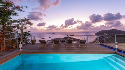 By Night: Modern and chic outdoor lightings.