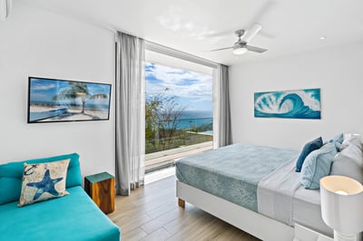 Luxury Villa Photo #40