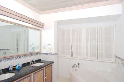 Luxury Villa Photo #10