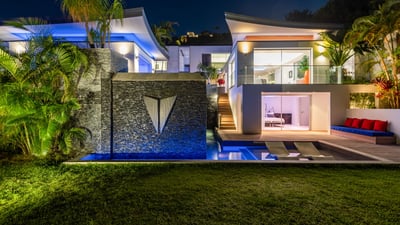 Luxury Villa Photo #4