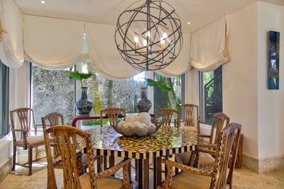 Luxury Villa Photo #22
