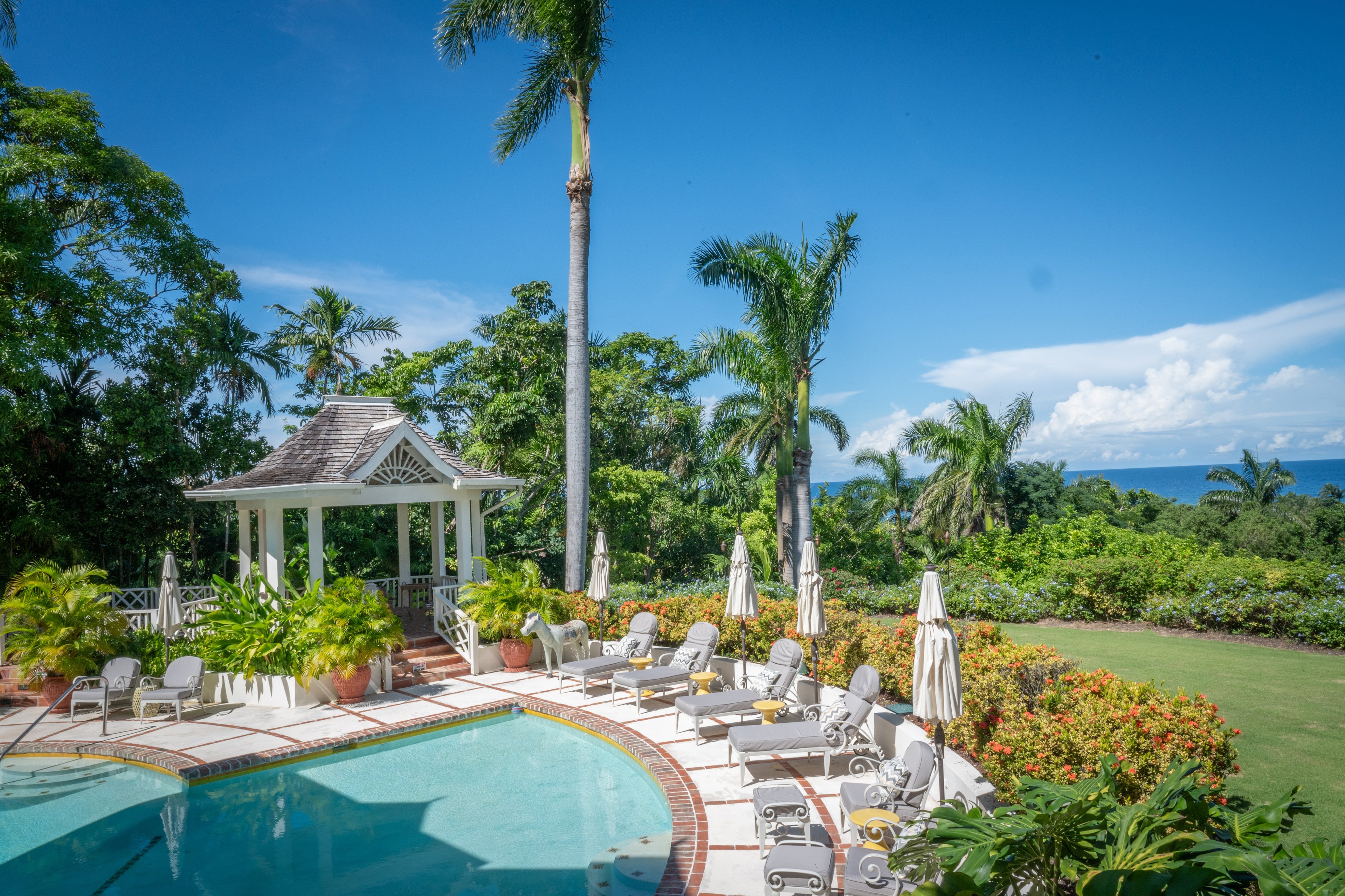 Pineapple House - 2