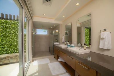 Luxury Villa Photo #33