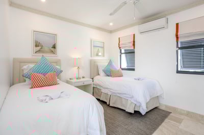 Luxury Villa Photo #17