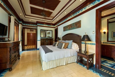 Luxury Villa Photo #22