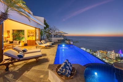 Luxury Villa Photo #4