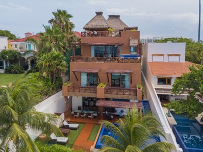 Luxury Villa Photo #3