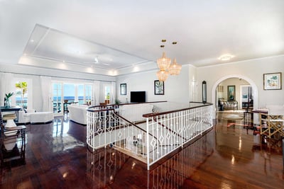 Luxury Villa Photo #15