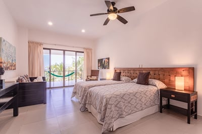 Luxury Villa Photo #34