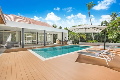 Luxury Villa Photo #3
