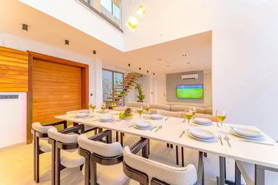Luxury Villa Photo #29