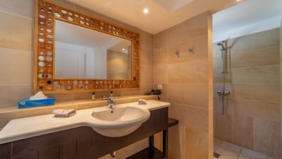 Luxury Villa Photo #25