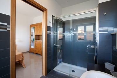 Luxury Villa Photo #28