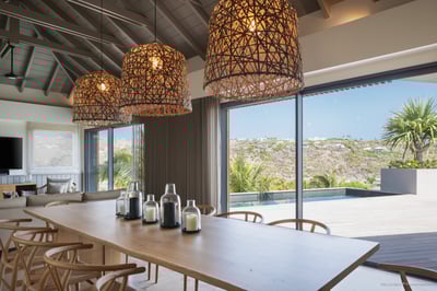 Kitchen & Dining Area: Fully equipped kitchen, air-conditioning, breakfast bar with stools, fridge, 