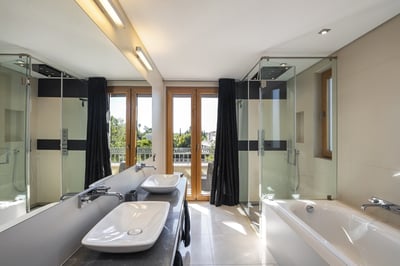 Luxury Villa Photo #22