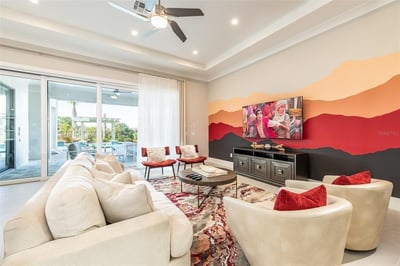 Luxury Villa Photo #15