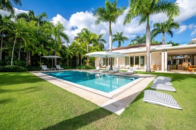 Luxury Villa Photo #3
