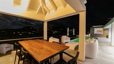 Luxury Villa Photo #15