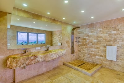 Luxury Villa Photo #25