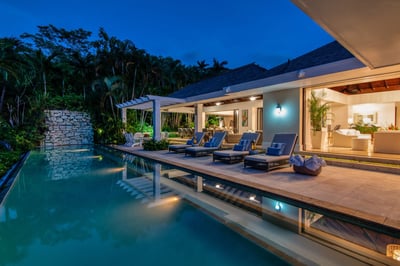 Luxury Villa Photo #6