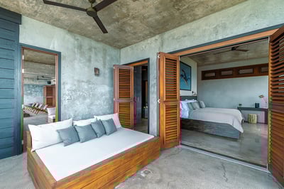 Luxury Villa Photo #22