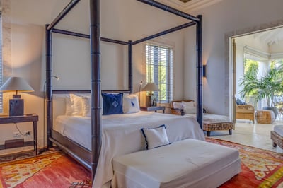 Luxury Villa Photo #32