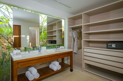 Luxury Villa Photo #28