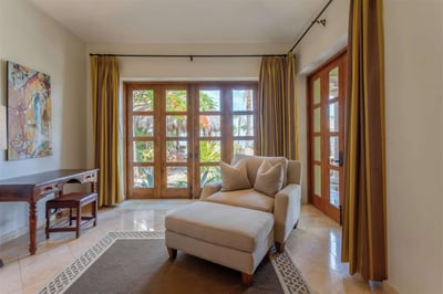 Luxury Villa Photo #25