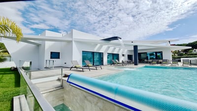 Luxury Villa Photo #3