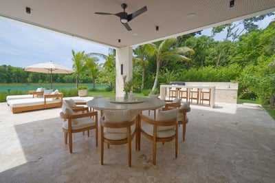 Luxury Villa Photo #9