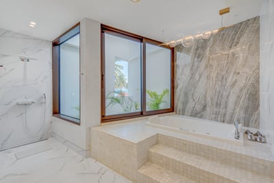 Luxury Villa Photo #42