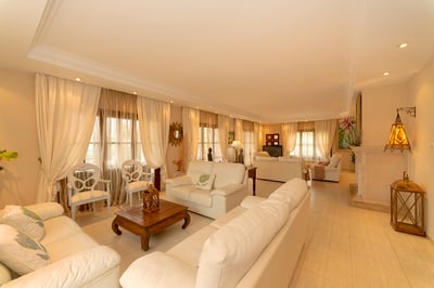 Luxury Villa Photo #14