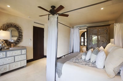 Luxury Villa Photo #13
