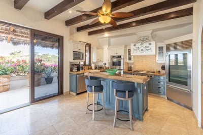 Luxury Villa Photo #32